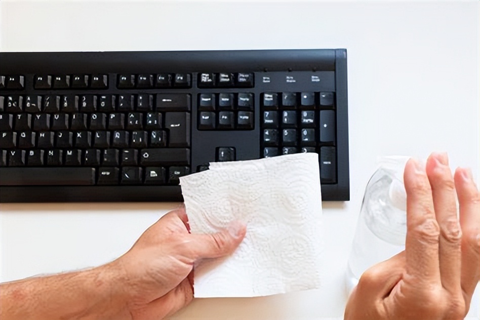 笔记本电脑怎么清理风扇的灰尘,怎么清理电脑主机里面的灰尘