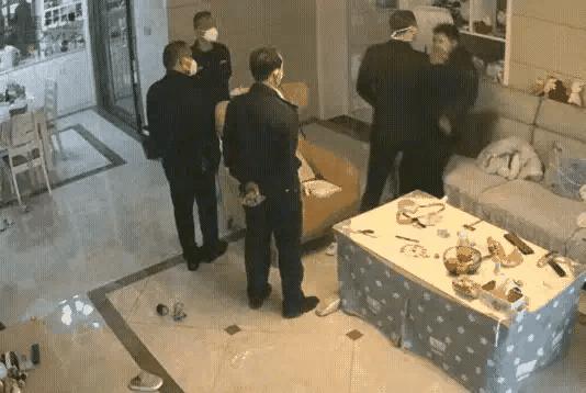 街头打人引起公愤,街头暴力事件引发社会关注