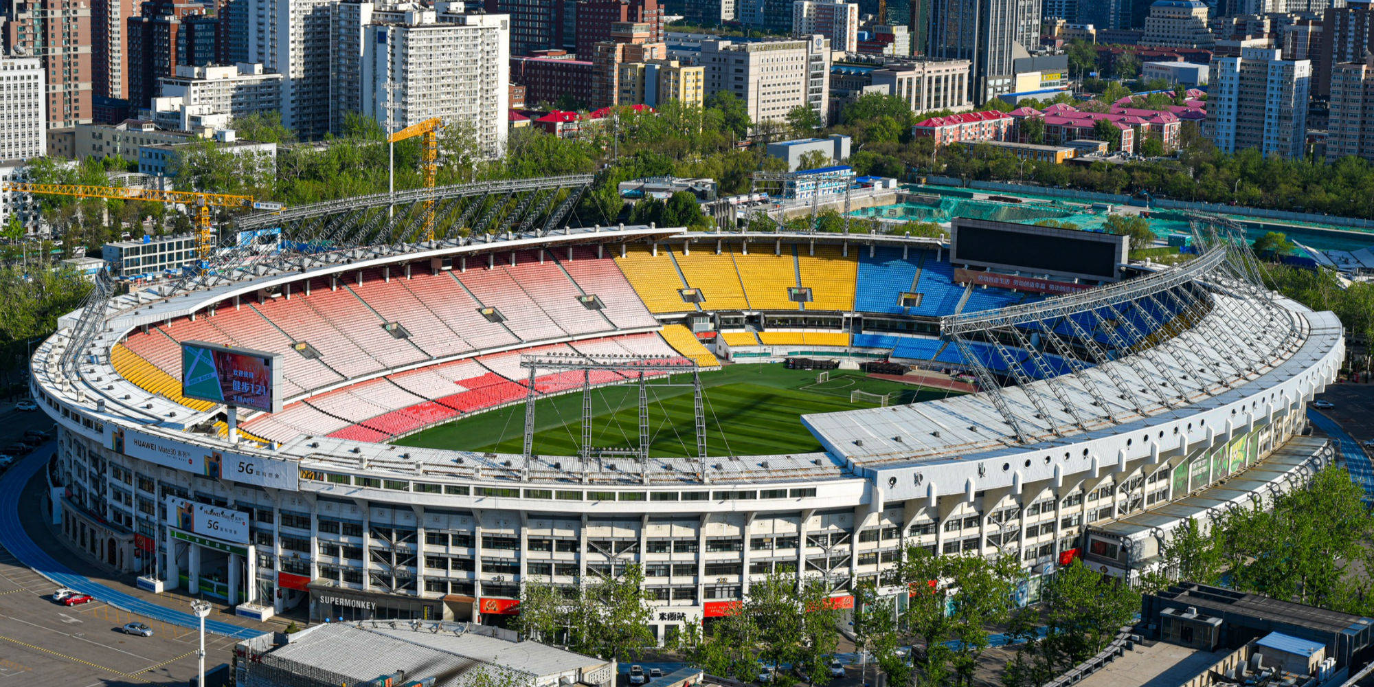 最大的体育场能容纳多少人,最新中国最大10座体育场