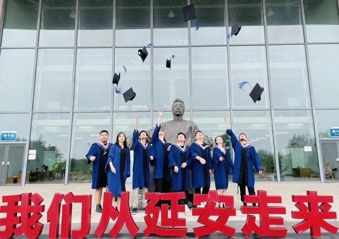 九大美院学士服哪个最漂亮,哪个学校的学士服最好看