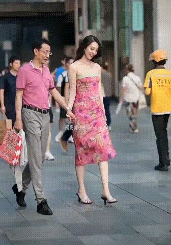 太古里成模仿秀车祸现场,“牵手门事件”一直被模仿,从未被超越