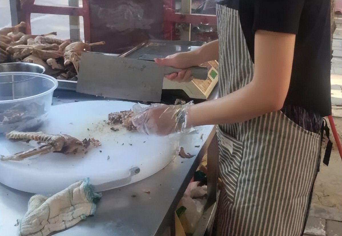 河南固始老鹅摊,地摊老鹅老板娘