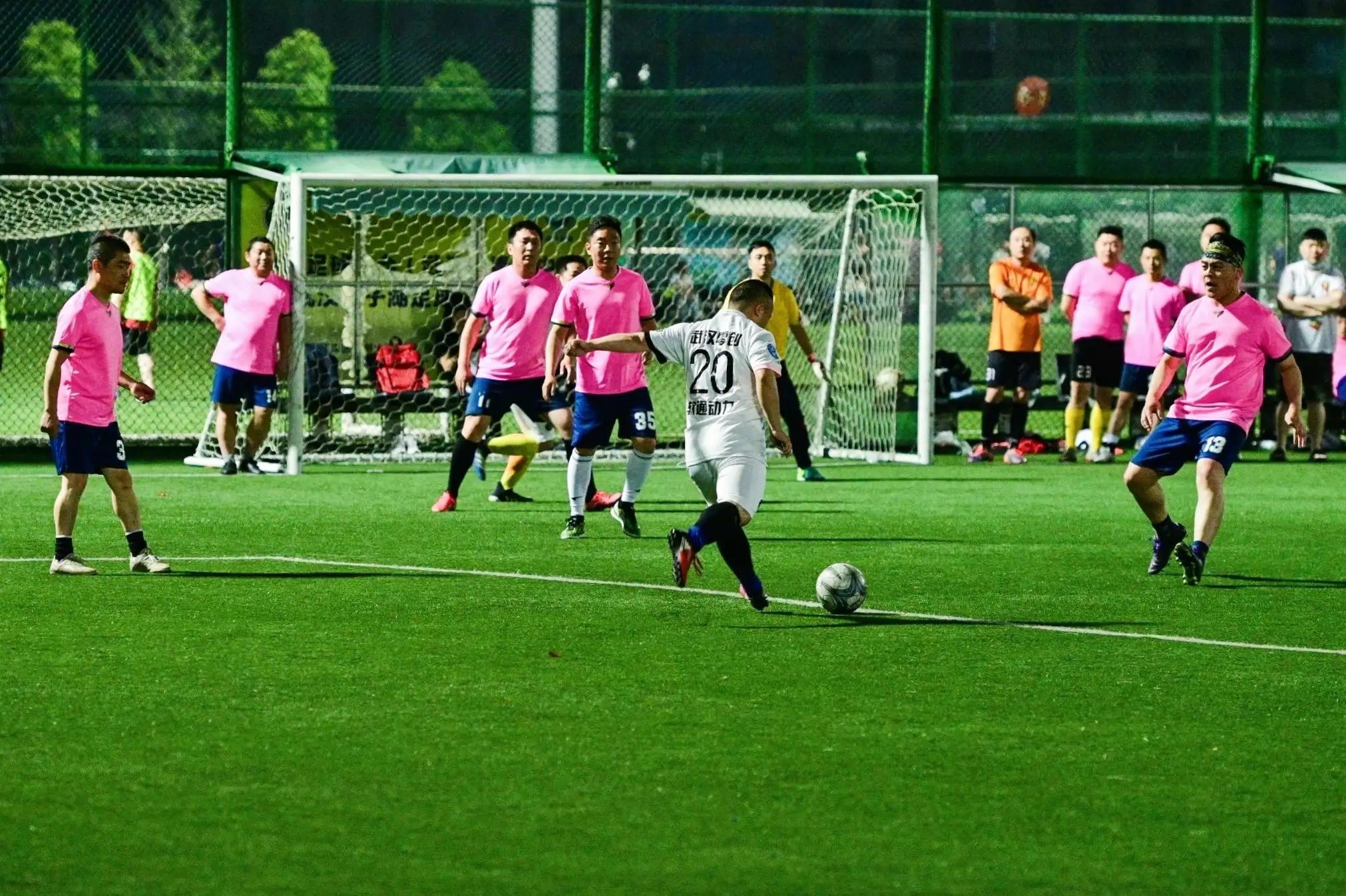 武汉塔子湖业余足球联赛前两轮之我见（一名参赛队长眼中的联赛）