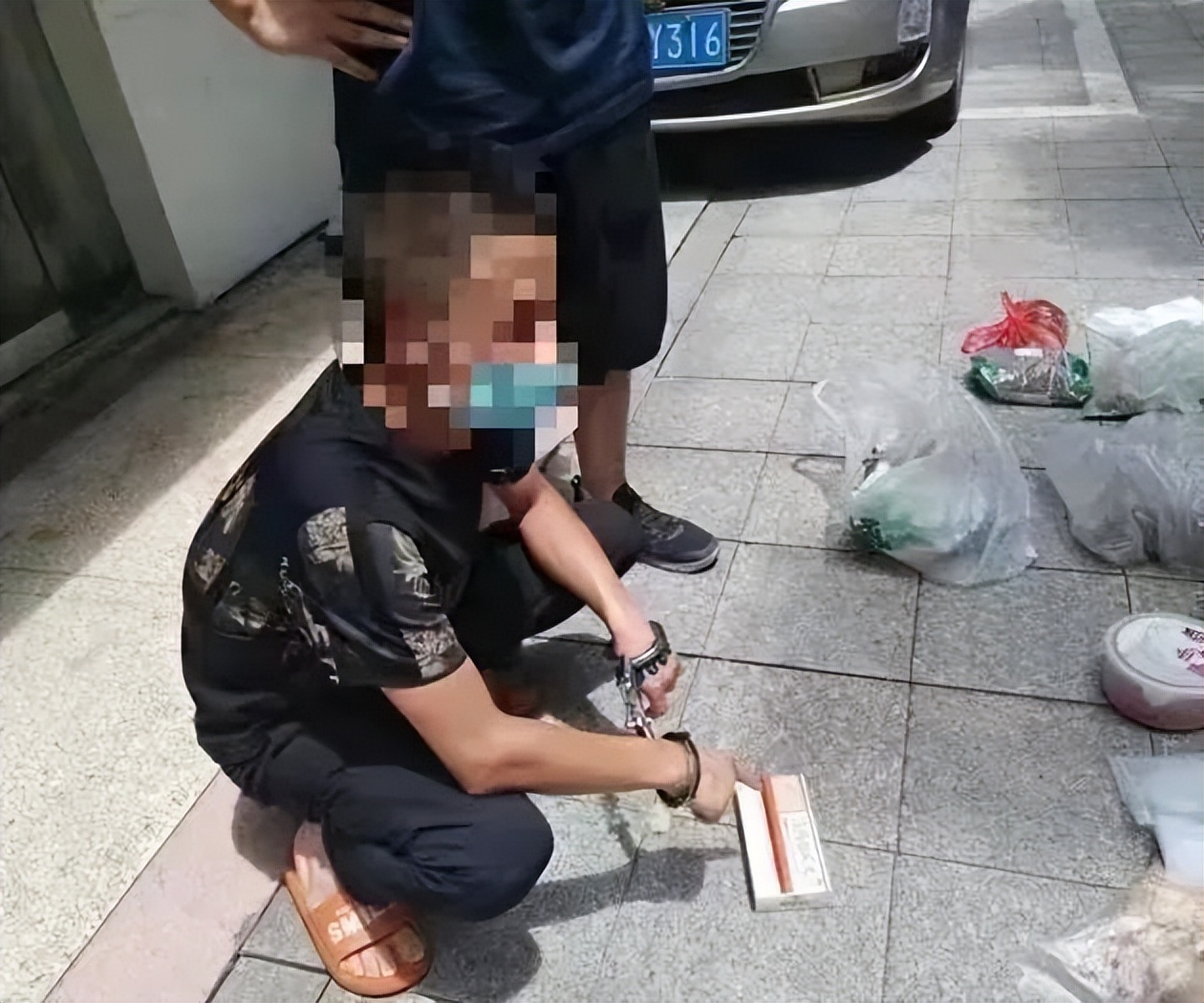 【百日行动】乌鸡白凤丸+水=苗药？穿马夹的“神医”栽了