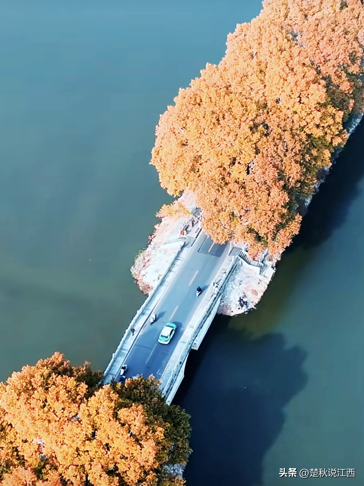 甘棠湖上“娘娘庙”，是为闹市中的一方净土，风光旖旎，四季浪漫