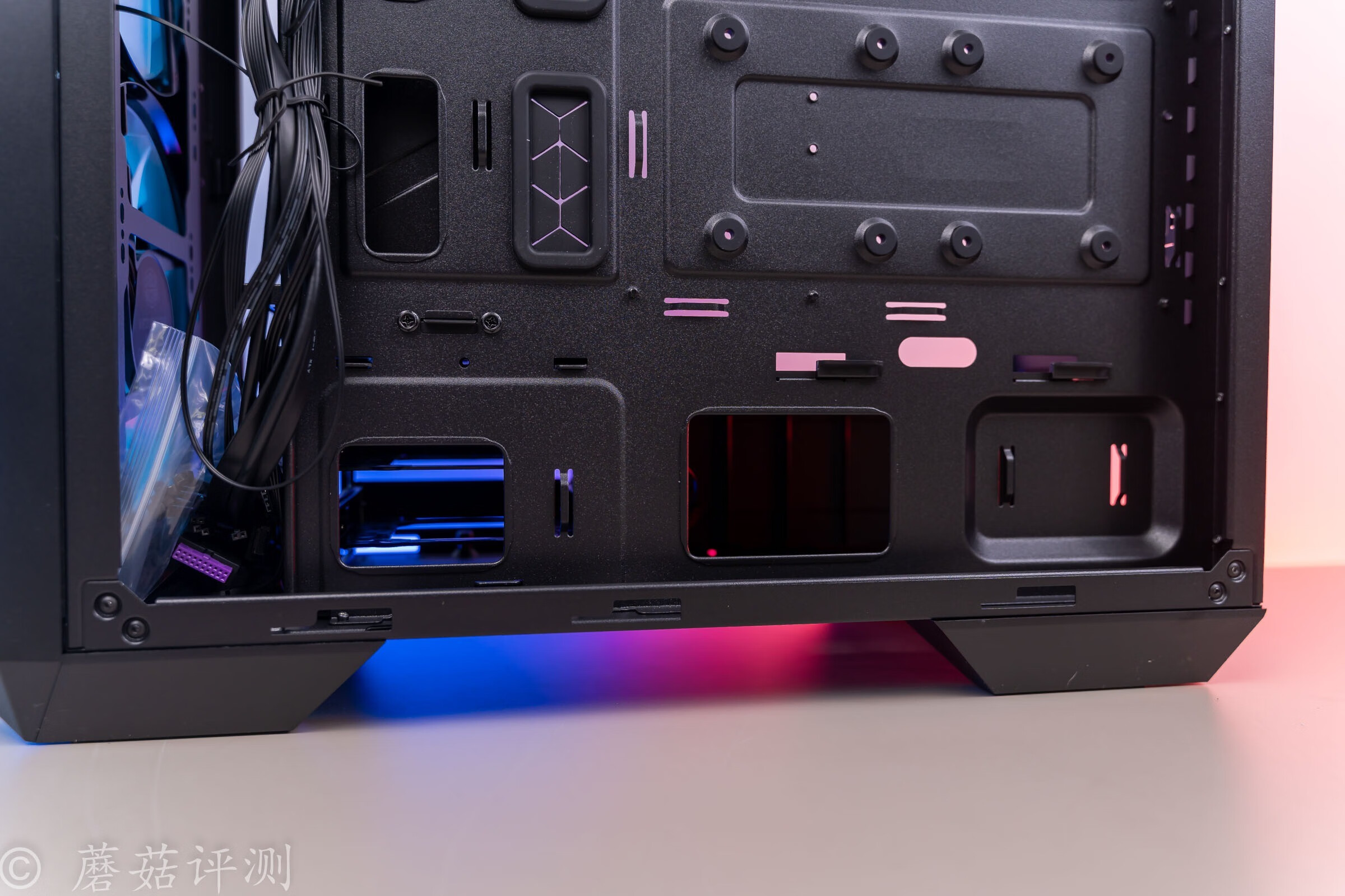 连续多日的高温，让朋友家的主机燥热难耐、更换机箱散热后获新生