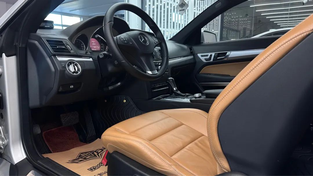 搞了辆“破烂不堪”的老款轿跑，进厂重造大翻新，满血复活变新车