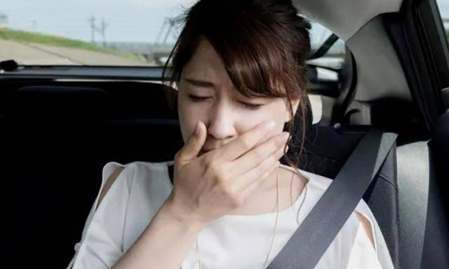 开车瞬间就能睡着是怎么回事,为什么人一上车就想睡觉