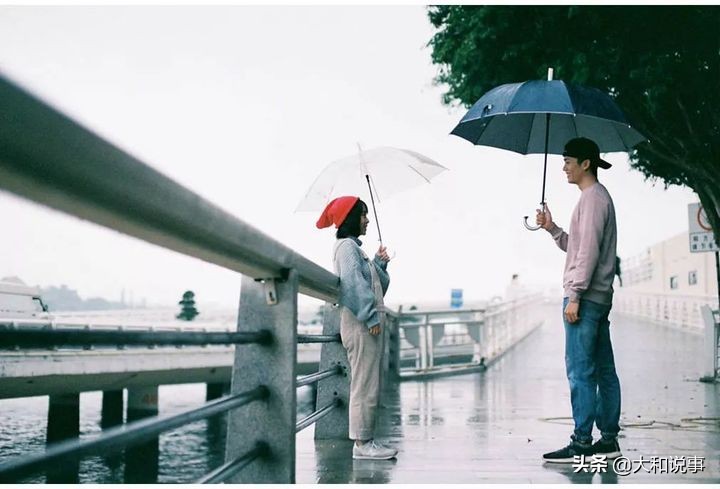 同时喜欢两个人是心理疾病吗,同时喜欢两个喜欢自己的人怎么办