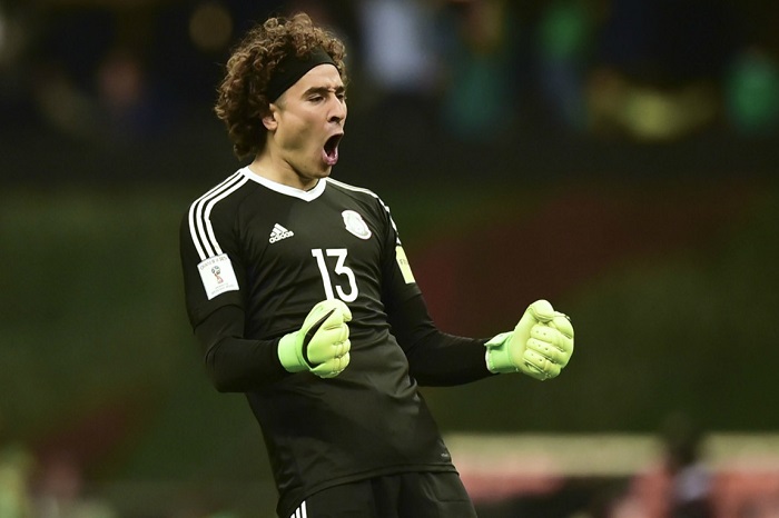 世界杯英雄志：力扑莱万点球再度超神的奥乔亚，曾与球迷感动世界