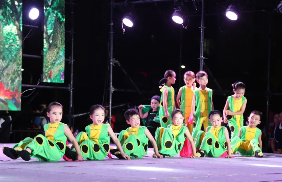 绛戞ⅵ鍚戞湭鏉ヤ富棰樺辜鍎垮洯鍏竴,绛戞ⅵ鍚戞湭鏉ュ辜鍎垮洯澶х彮鍏竴鑺傜洰