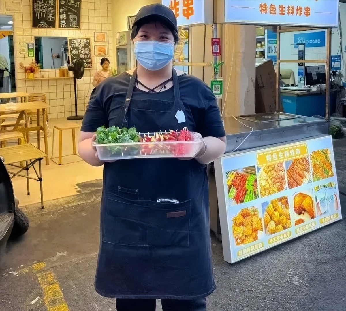 【夜市梦想家】学平面设计的她在南宁平西路开炸串店！爸妈鼓励：想做就去做