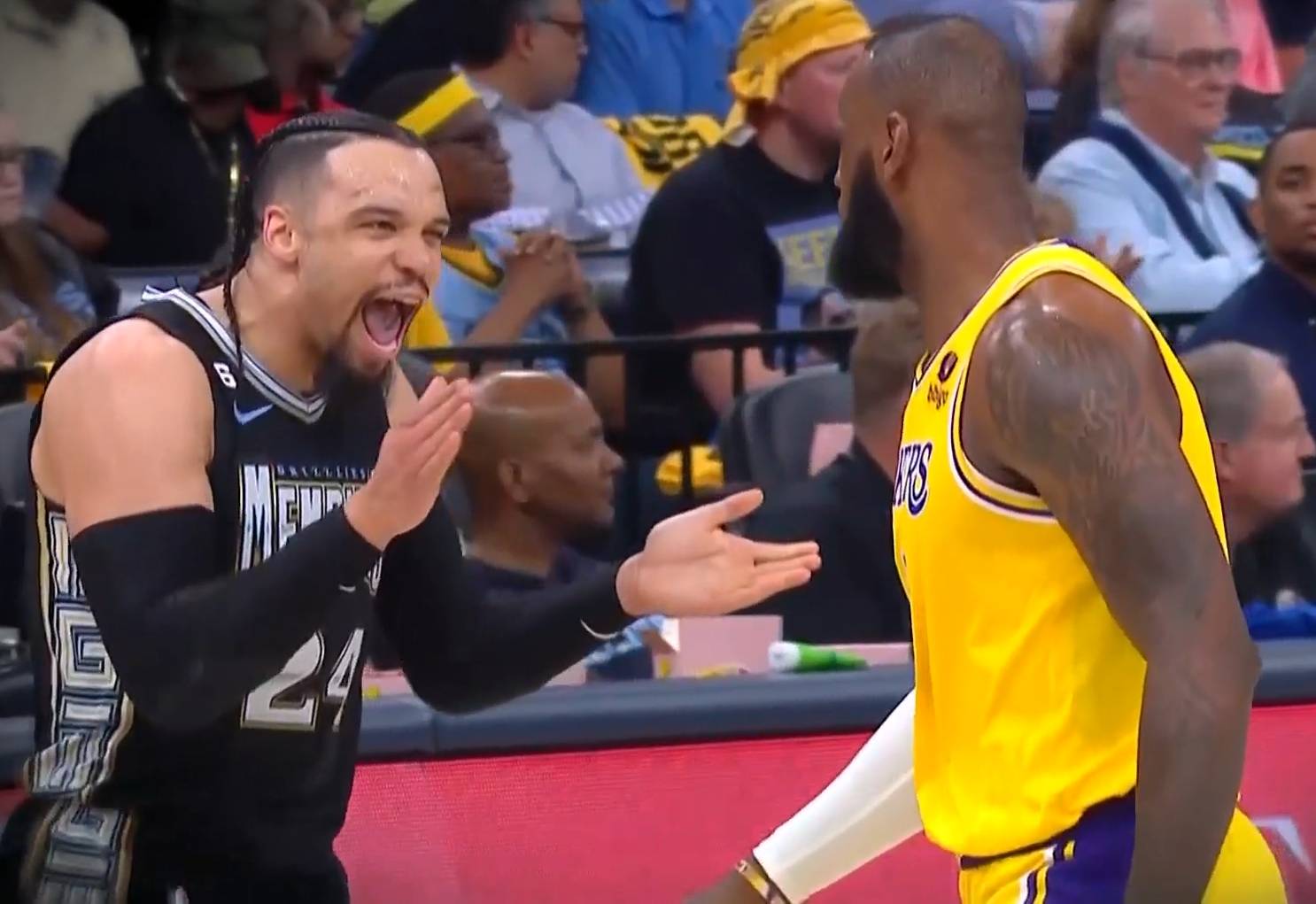 团结!狄龙挑衅詹皇,湖人替补席窜出4人维护大哥,连教练都上了