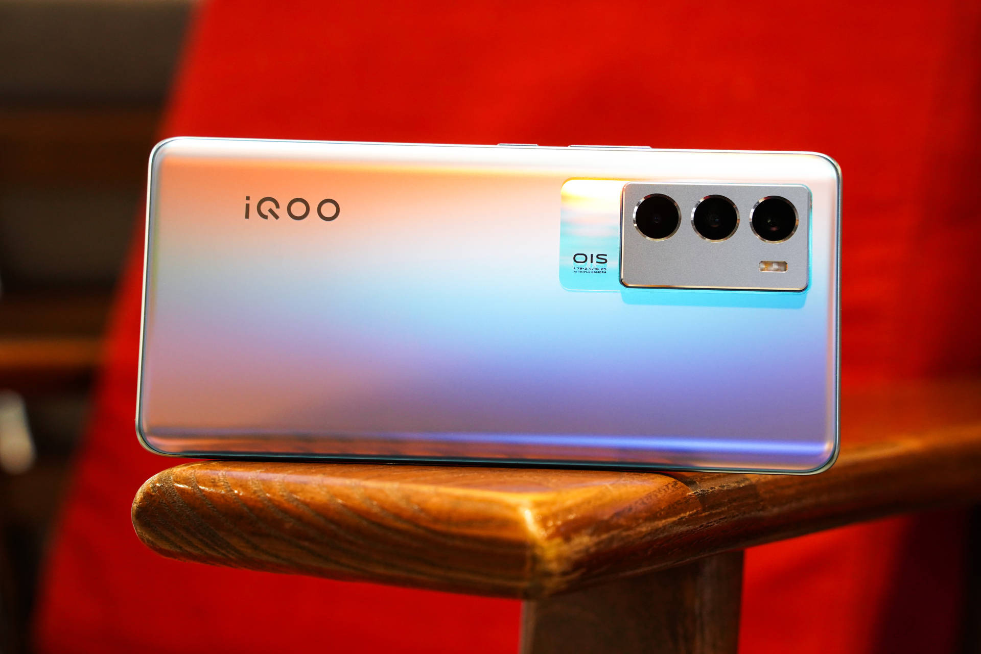 iqooneo5s一小时游戏实测,买iqooneo5s顶配值得吗