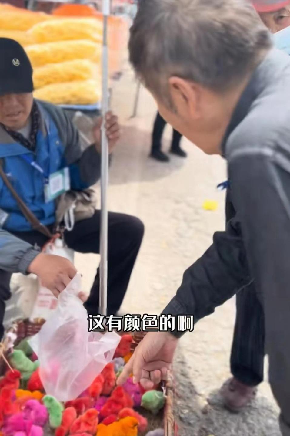 年轻和成龙、周星驰演戏，老了隐居河北农村，68的林威活的太飒了