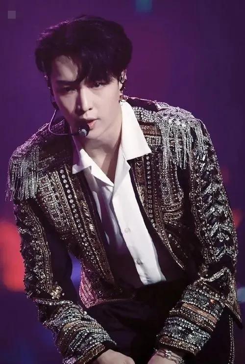 张艺兴sm新合约是什么,张艺兴微博改名