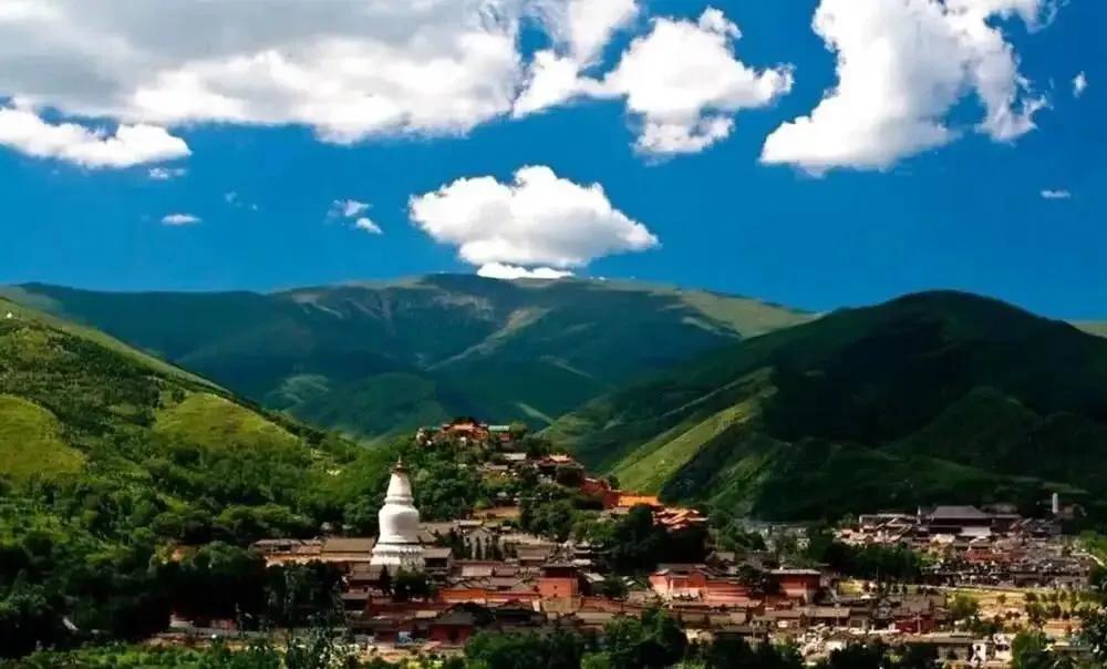 五台山文殊菩萨的道场有宝塔吗,过年五台山文殊菩萨道场开放吗