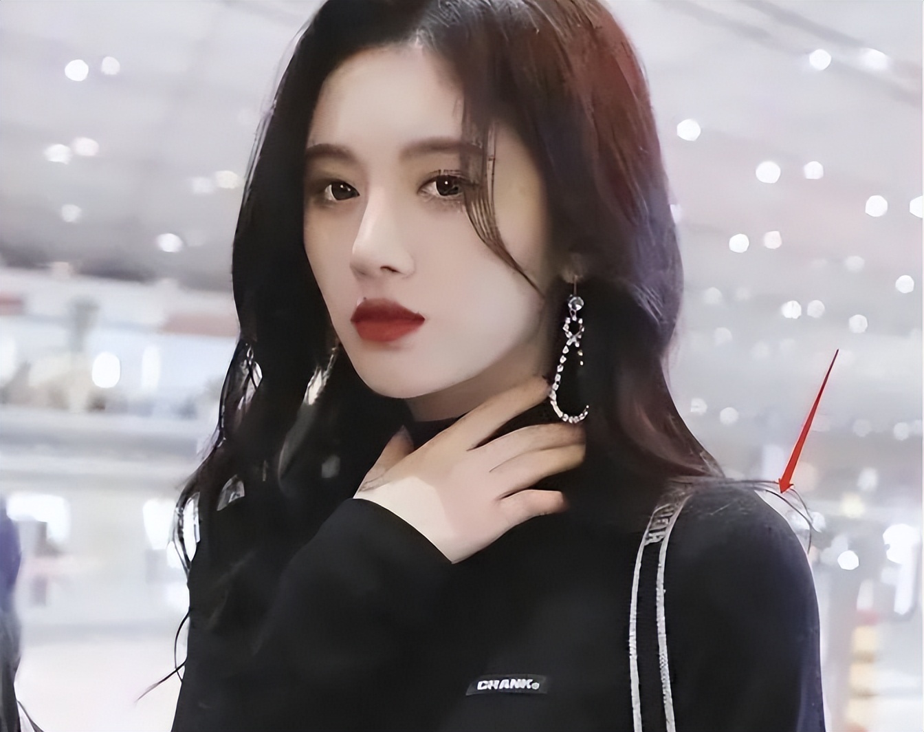 假发假臀假肌肉，半个娱乐圈“从头假到脚”，原来没什么是真的