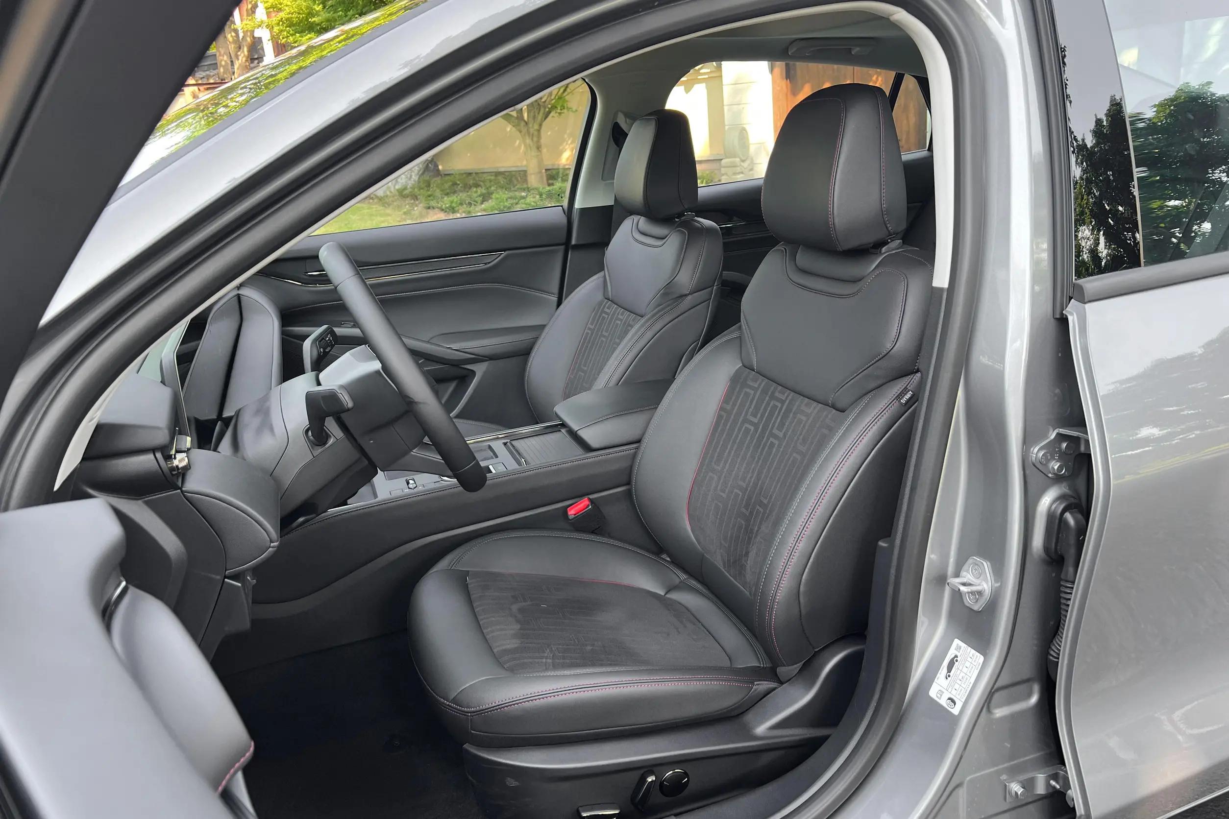 2023款福特蒙迪欧最新价格,2023款蒙迪欧1.5T豪华手机支架