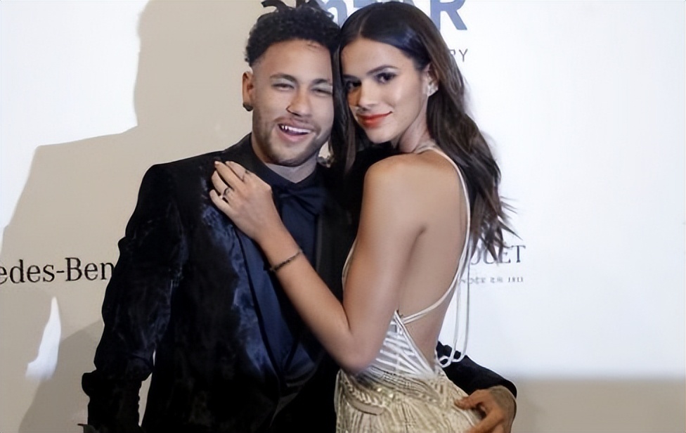 c罗与名模伊莲娜金童玉女的爱情,c罗前任伊莲娜看世界杯