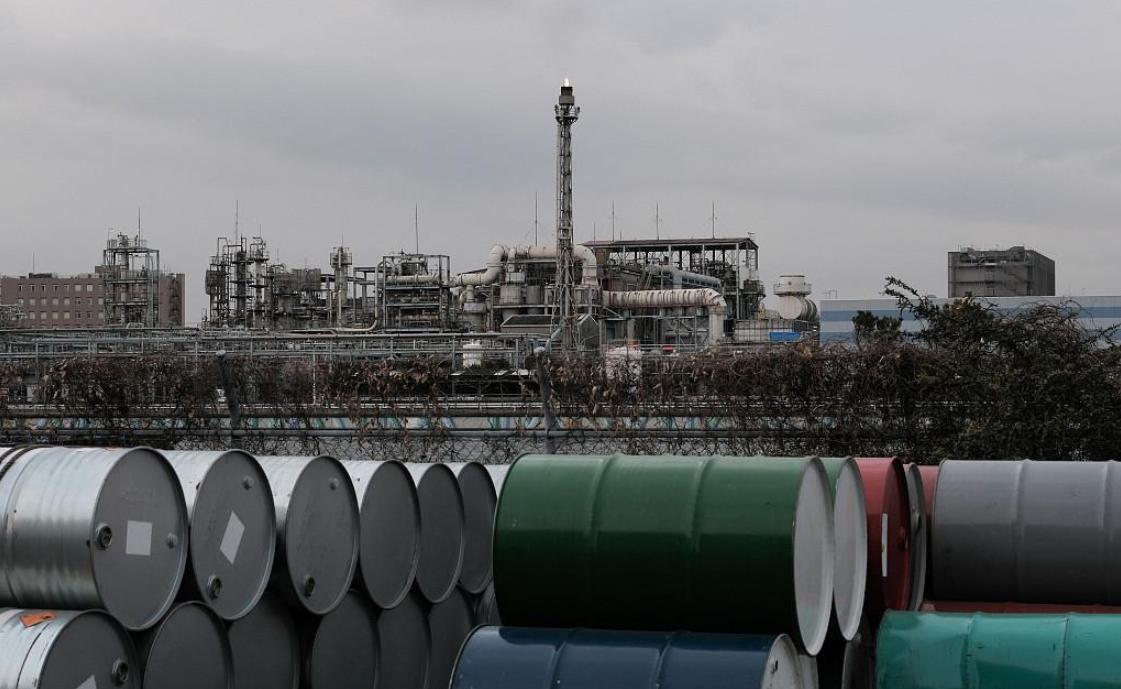 打破限价狂购石油，日本给俄罗斯“送钱”，8国联手反将美国一军