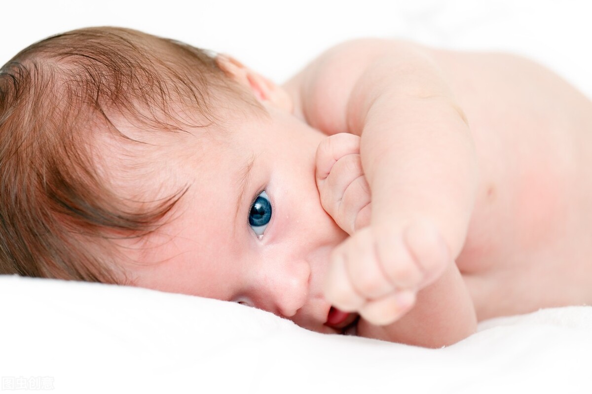 额头上长白斑是怎么回事,额头白斑最快恢复方法