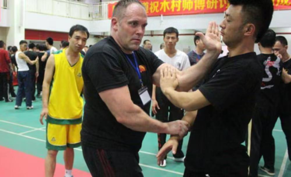 梅纳德：自称泡中国妞高手，交往1242名中国女友，卖不雅视频敛财