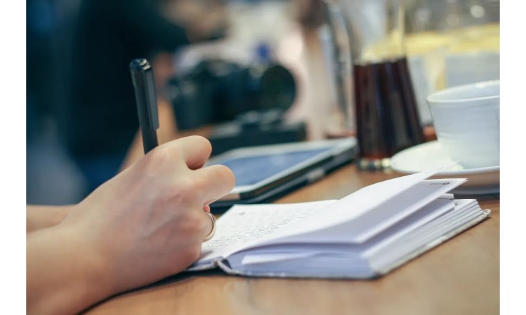 写个好标题有多重要:“月入5W”,我找到了做自媒体的流量密码