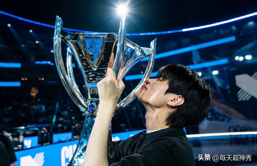 韩服野王uzi,edg夺冠后uzi也想复出