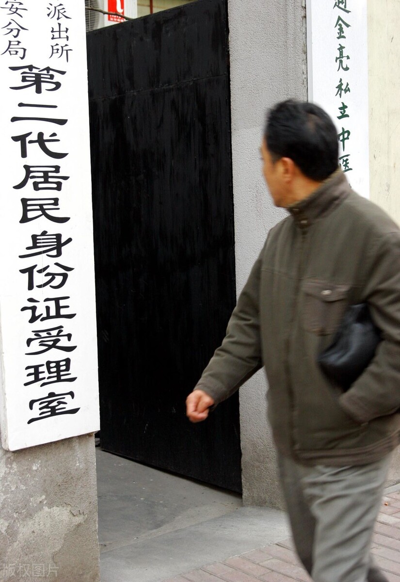 身份证过期必须去银行解冻吗,身份证过期后银行业务全部冻结吗