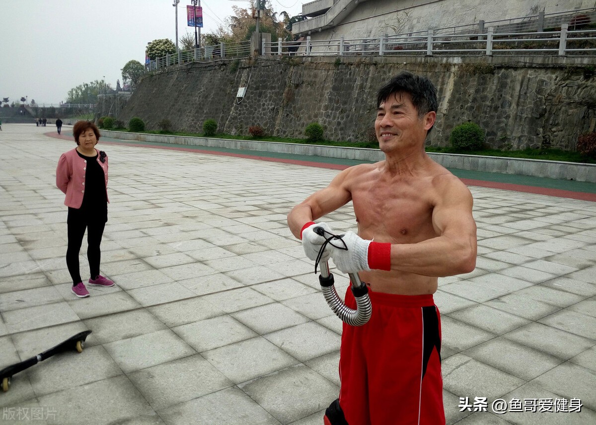 臂力器的正确使用方法,臂力器能锻炼到哪些肌肉