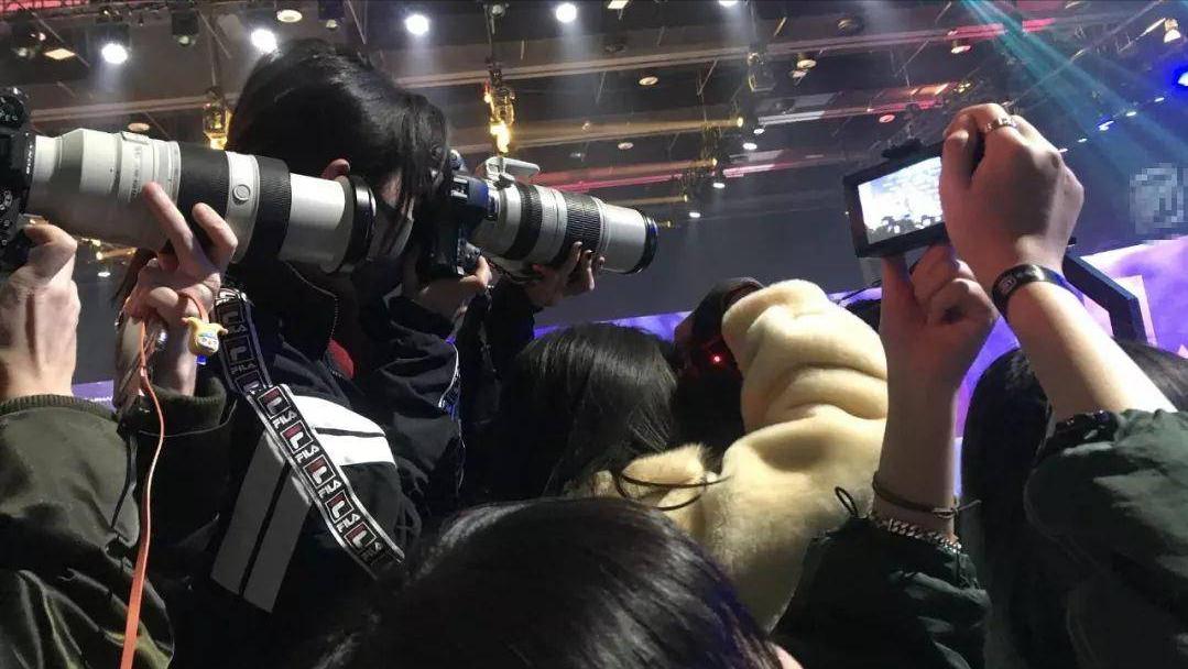 “饭圈女孩出征”网络运动中生产的迷因符号，有怎样的影响力？