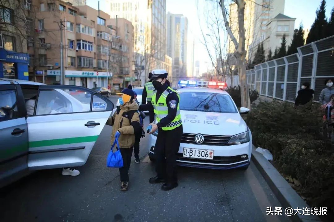 太阳当空照花儿对我笑完整版,太阳当空照花儿对我笑儿童歌曲