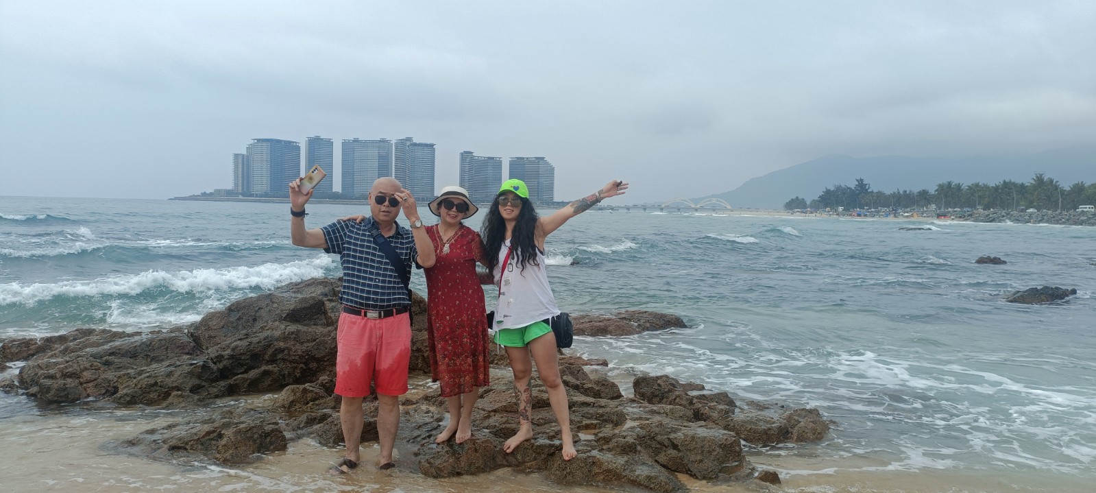 混入老年旅行团,年轻人混入老年旅游团