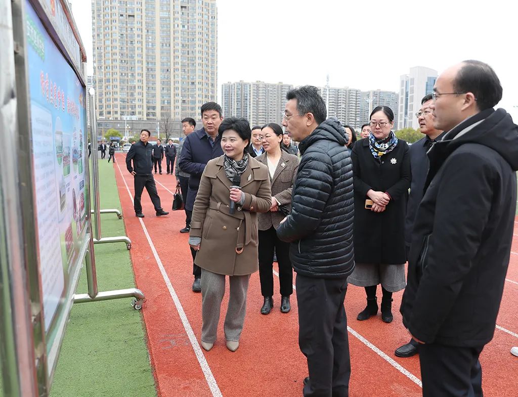 江苏省体育局局长陈少军调研指导周恩来红军小学体育工作