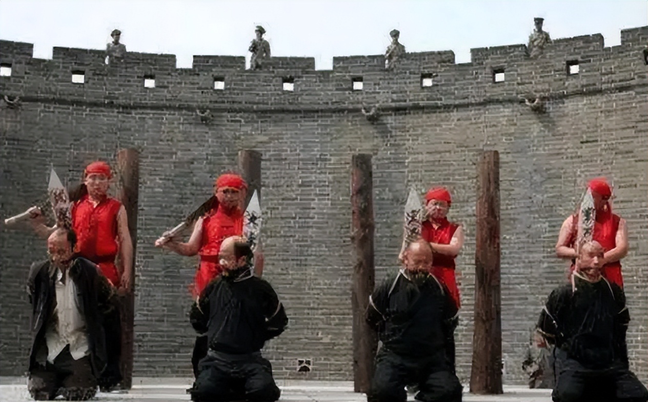 在古代，人被斩首的瞬间是身体感觉头掉了，还是头感觉身体不见了