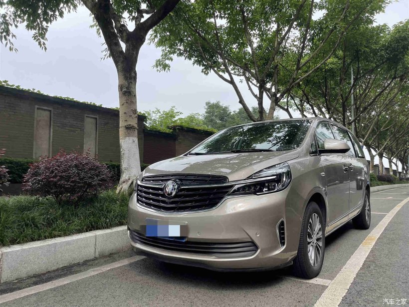 对比试驾gl8与m8,20年以上的老gl8值得购买吗