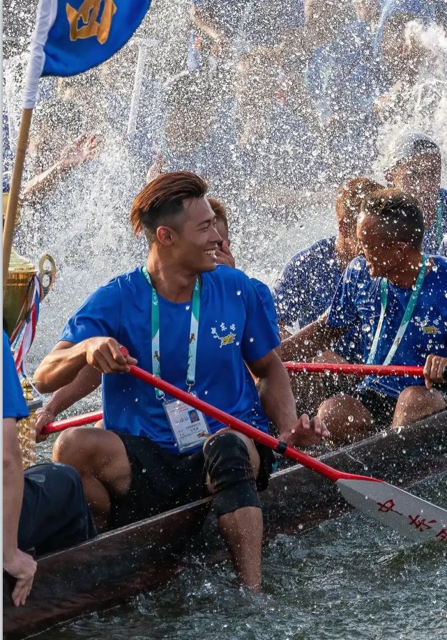 中国肌肉龙舟震撼场面震惊全世界,中国肌肉男龙舟