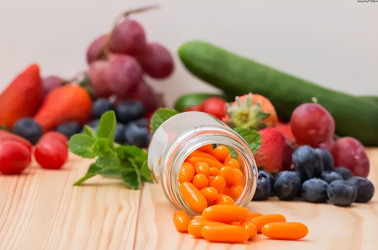 女性45岁每天补充叶酸剂量,35岁吃叶酸片的好处和坏处