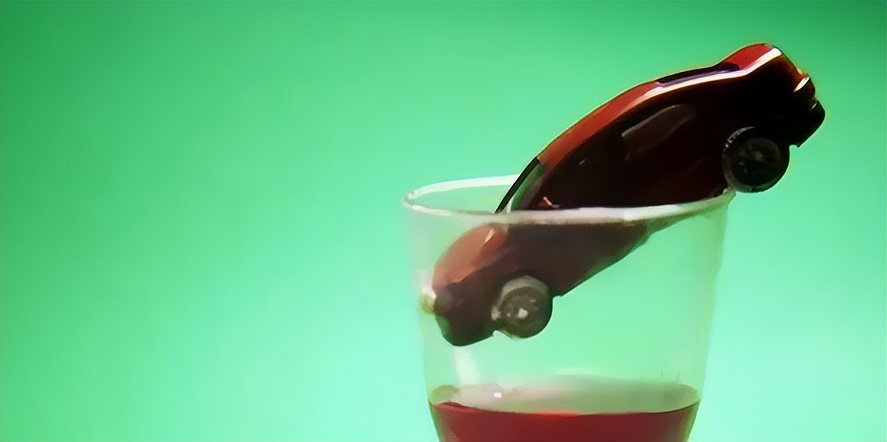 刑法规定醉酒驾驶构成什么罪,轻微醉酒驾驶机动车犯罪怎么处理