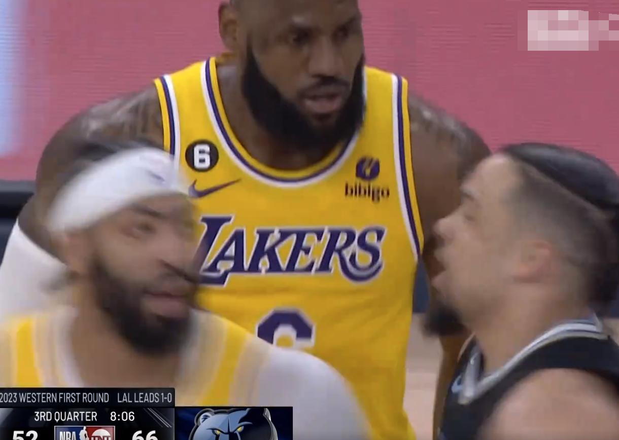 团结!狄龙挑衅詹皇,湖人替补席窜出4人维护大哥,连教练都上了