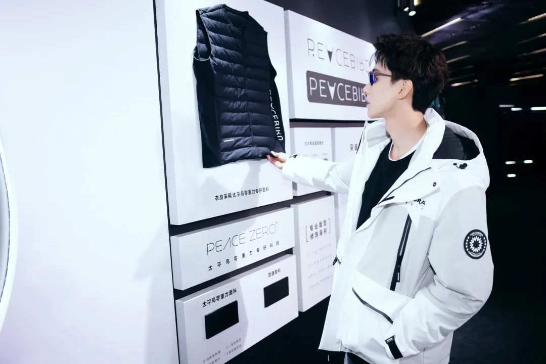 在这场羽绒服大秀上，我们见识了太平鸟男装的「科技」与「狠货」
