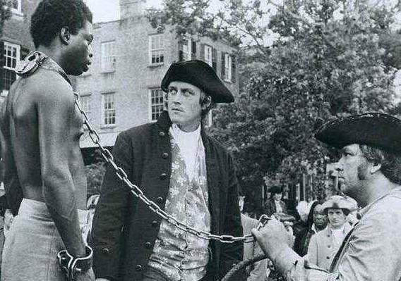 古代人贩子运送黑人奴隶时,为什么男女都要脱衣服?原因有两个。