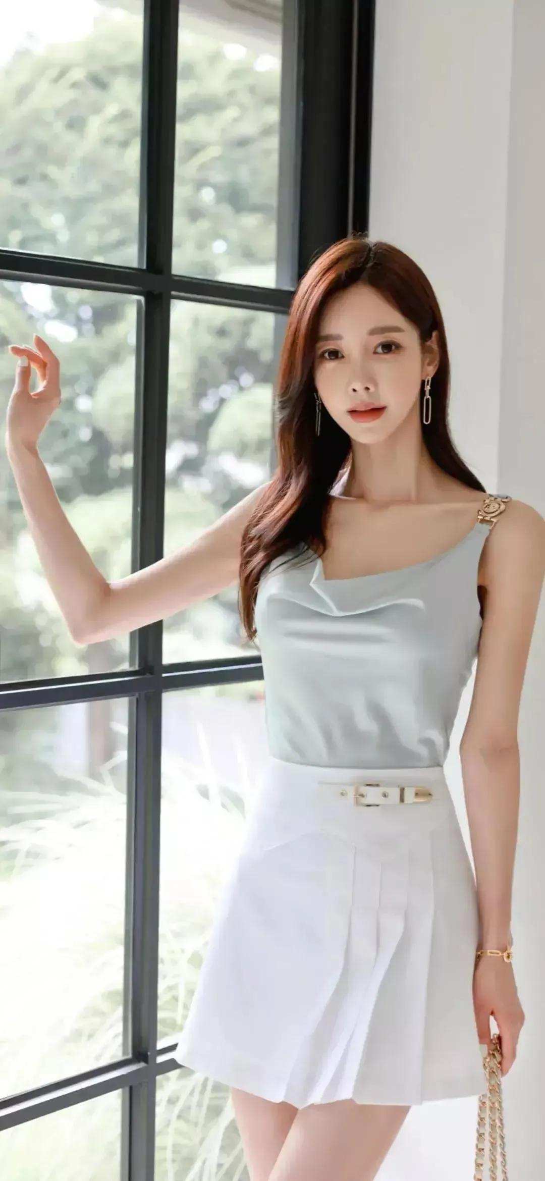 世间美女千百万，人间极品是允珠