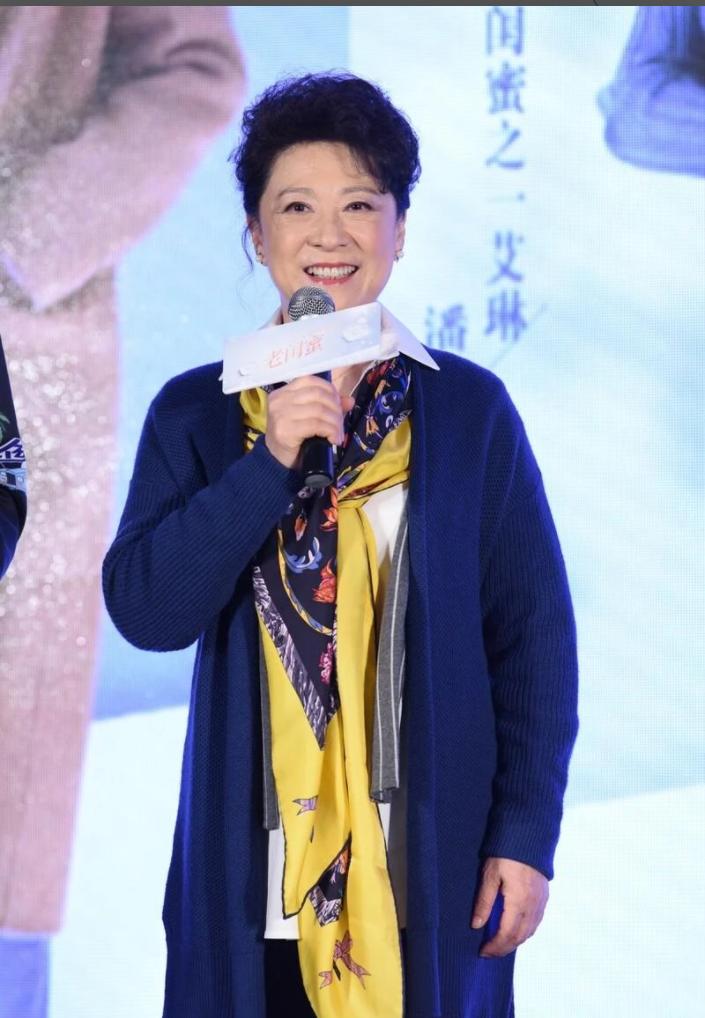 73岁的王馥荔真正优雅到老,王馥荔老年穿搭图片