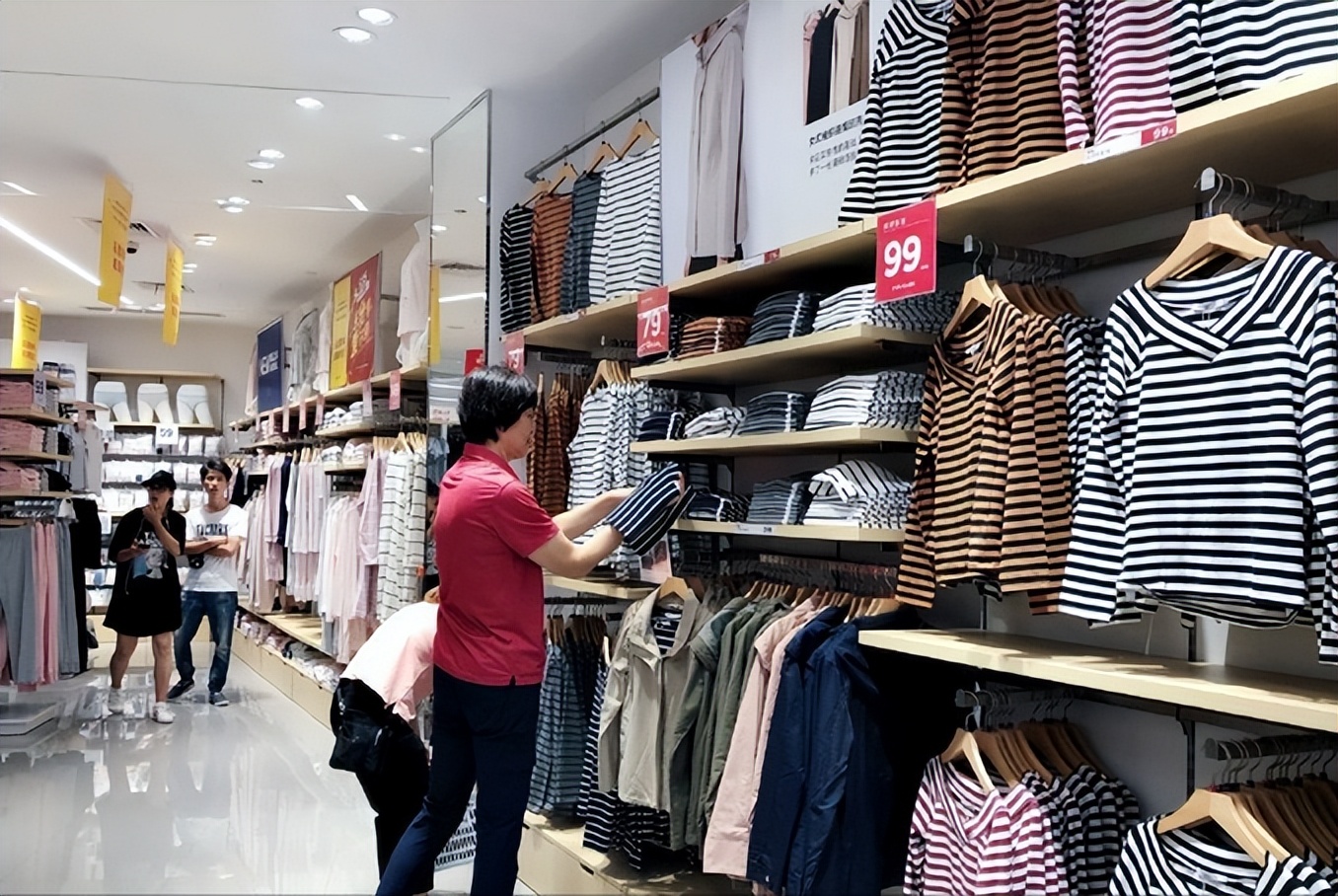 什么牌子衣服假货比较多,8大品牌服装假货