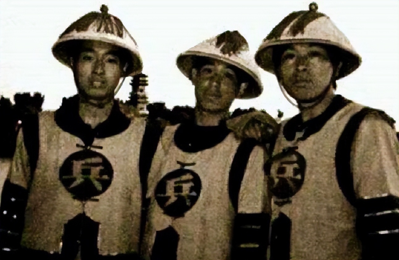 清军胸前的兵勇丁卒有何深意,清朝衣服勇卒兵丁是什么意思