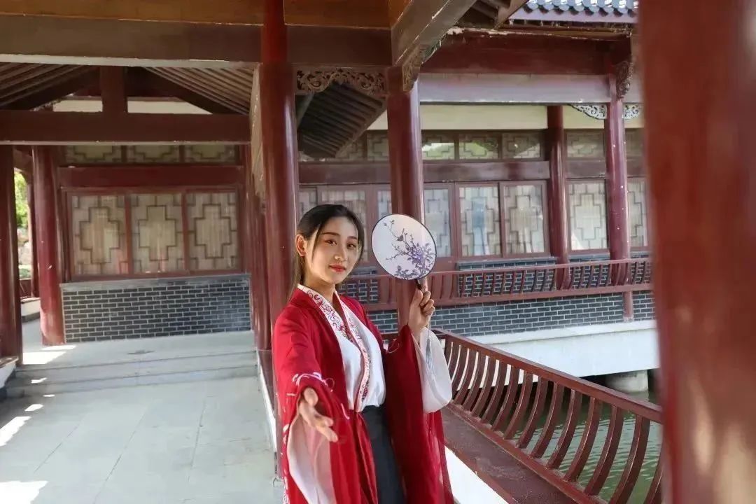 杩欐潯璺彲浠ヤ竴鐩磋蛋涓嬪幓,浠庢鍙互鍝佸皾浜洪棿鐑熺伀