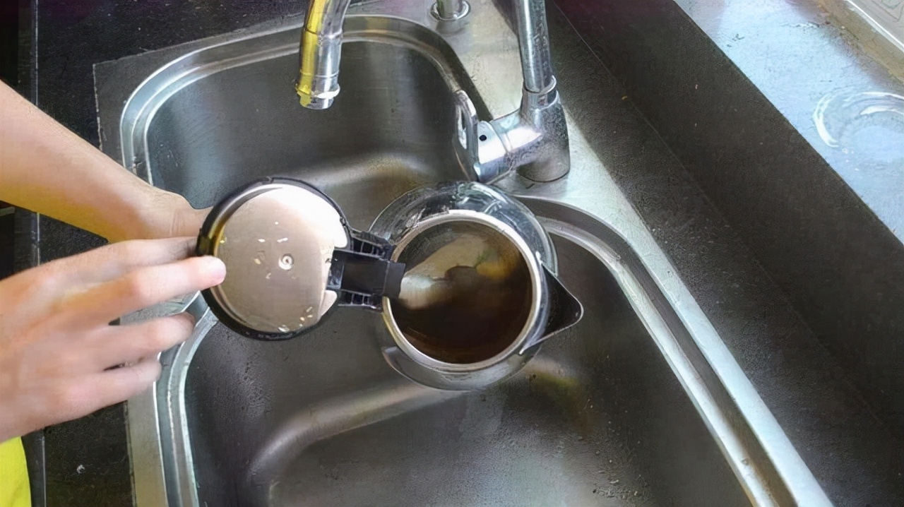 经常用电水壶烧开水喝好吗,长期喝饮水机不烧开的水好不好