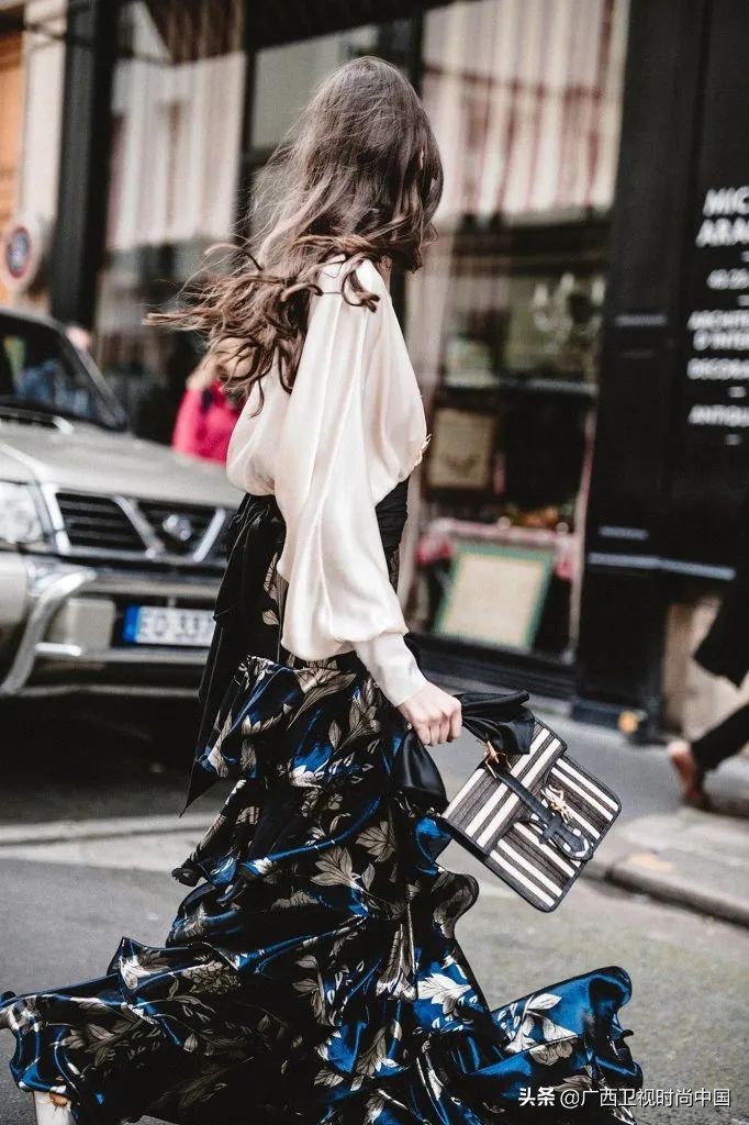 很热怎么穿,夏季天热怎么穿才够时尚